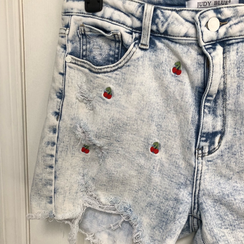Judy Blue Cut Off Shorts High Rise Cherry Embroidered Acid Wash XL Festival - Picture 3 of 16